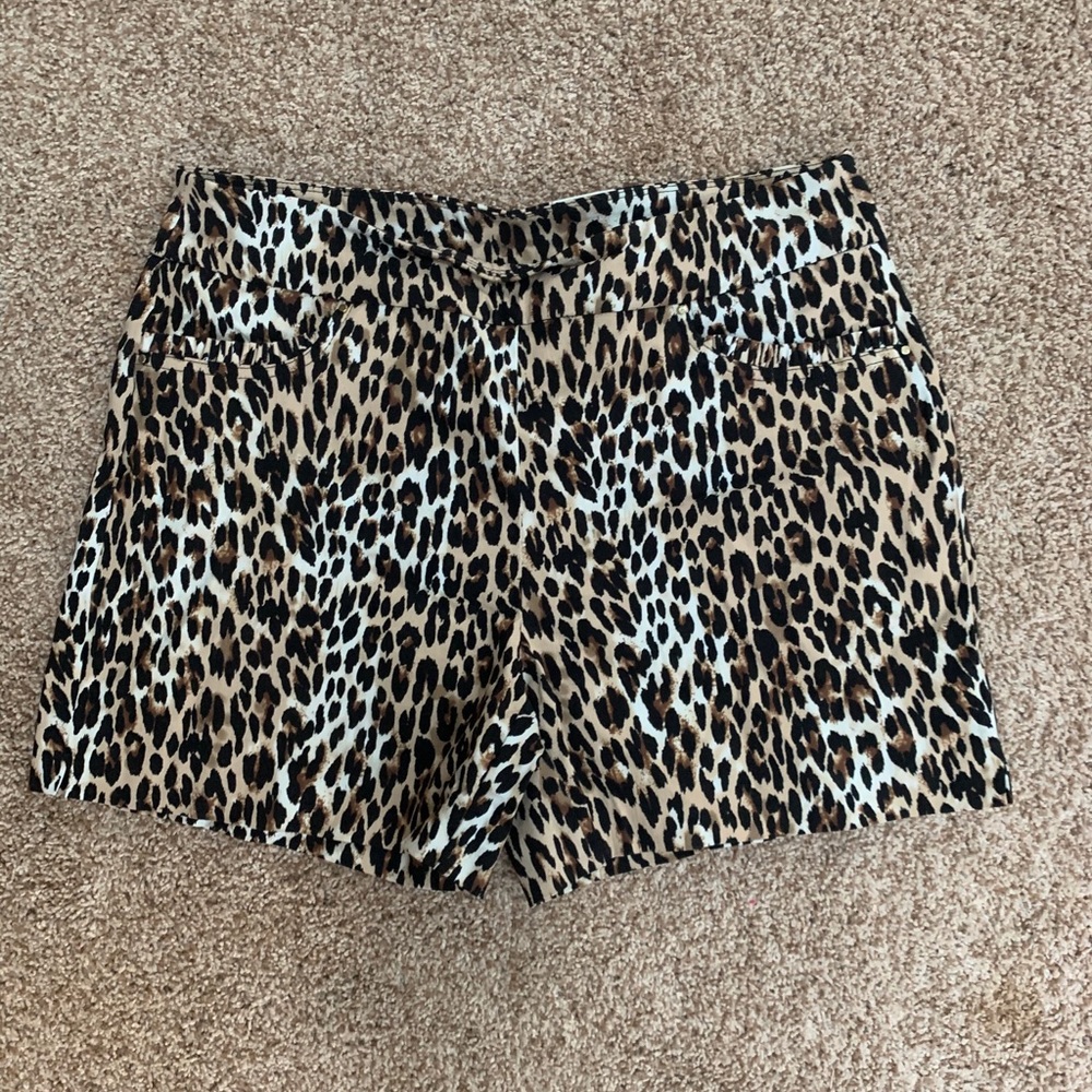 Attyre leopard shorts
